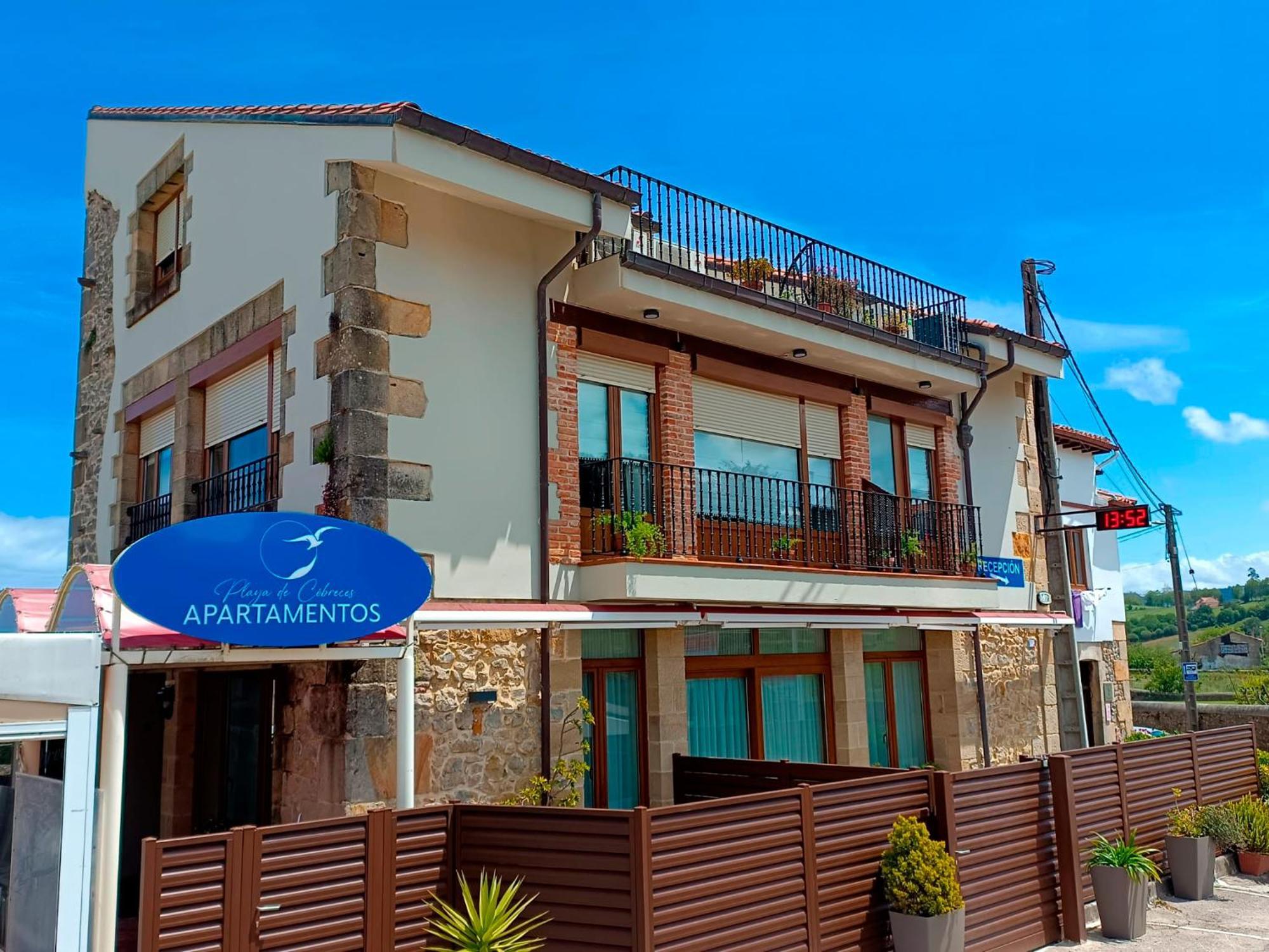 Apartamentos Playa De Cóbreces Kültér fotó