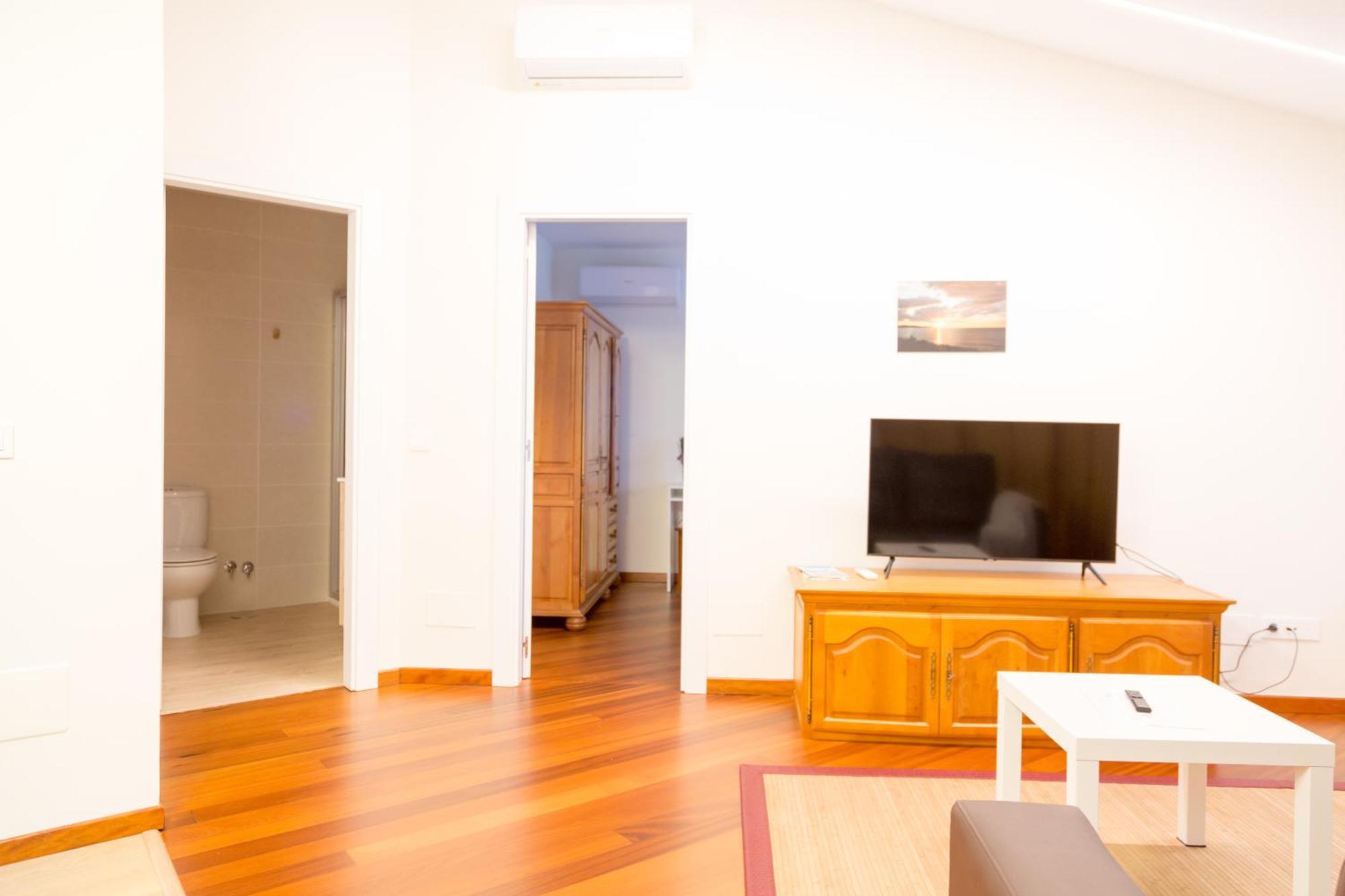 Apartamentos Playa De Cóbreces Kültér fotó